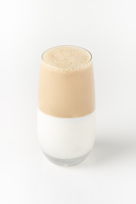 포토 JPG 스튜디오촬영 음료 실내 사람없음 컵 한개 카페 흰배경 라떼 밀크티 국내포토 1 식기 커피 백그라운드 내부 상점 흰색 파일형식