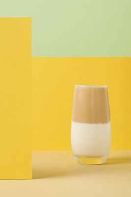 포토 JPG 스튜디오촬영 음료 실내 사람없음 컬러풀 한개 카페 밀크티 국내포토 1 컬러 내부 상점 파일형식