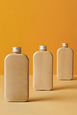 포토 JPG 스튜디오촬영 음료 실내 사람없음 여러개 카페 세개 병 밀크티 주황색배경 국내포토 식기 다수 백그라운드 3 내부 상점 주황색 파일형식