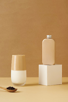 포토 JPG 스튜디오촬영 나무 음료 실내 사람없음 숟가락 카페 병 밀크티 갈색배경 팔각회향 국내포토 식물 식기 백그라운드 수저 내부 갈색 상점 향신료 파일형식