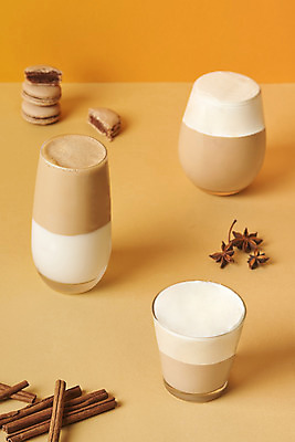 포토 JPG 스튜디오촬영 무료이미지 음료 디저트 실내 사람없음 컬러풀 카페 마카롱 밀크티 시나몬 주황색배경 팔각회향 국내포토 음식 컬러 백그라운드 내부 상점 주황색 향신료 파일형식