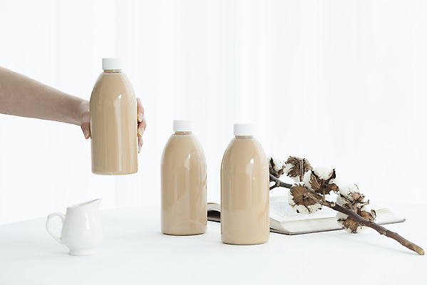 포토 JPG 스튜디오촬영 손 여자 음료 실내 한명 20대 신체부위 카페 한국인 나뭇가지 커튼 세개 선택 병 흰배경 목화꽃 밀크티 국내포토 나무 1 식기 꽃 백그라운드 컨셉 3 사람 동양인 청년 내부 상점 흰색 파일형식