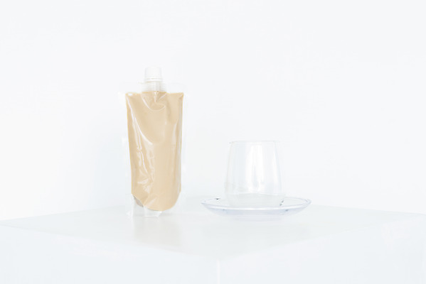 포토 JPG 스튜디오촬영 음료 포장 잔 실내 사람없음 컵 카페 커튼 흰배경 밀크티 팩음료 국내포토 식기 백그라운드 내부 상점 흰색 파일형식