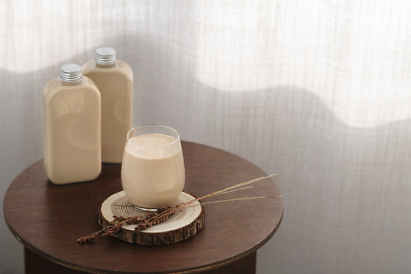 포토 JPG 스튜디오촬영 나무 음료 실내 사람없음 컵 카페 커튼 병 밀크티 코스터 국내포토 식물 식기 내부 상점 컵받침 파일형식