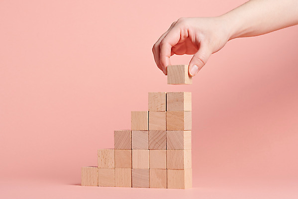 포토 JPG 스튜디오촬영 도형 손 여자 비즈니스 그래프 실내 한명 들기 20대 신체부위 한국인 성장 잡기 막대그래프 분홍색배경 국내포토 1 분홍색 백그라운드 모션 사람 동양인 청년 내부 파일형식