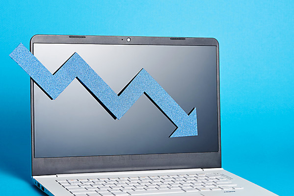 포토 JPG 스튜디오촬영 도형 화살표 비즈니스 그래프 실내 사람없음 금융 노트북 하락 파란배경 국내포토 백그라운드 컨셉 내부 경제 파란색 전자제품 파일형식