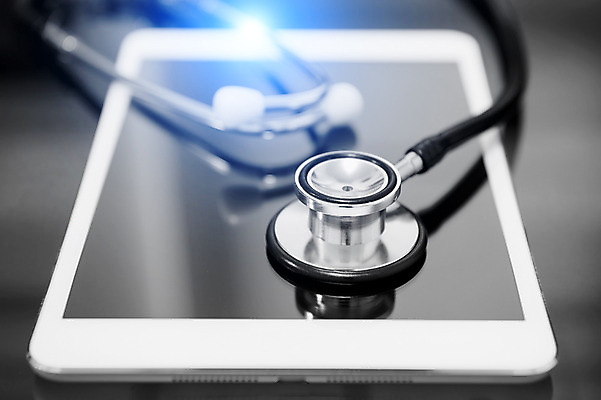 포토 JPG 해외이미지 컨셉 인터넷 청진기 모바일 건강 사람 사람없음 스마트폰 핸드폰 컴퓨터 약 자료 장비 의사 정보 키보드 바이러스 수리 벌레 어플리케이션 위협 오브젝트 검색 잠금 보안 감염 시스템 고정 온라인 유지 발견 돌봄 업데이트 오류 지원 해외202004 약함 해외포토 곤충 의학 의료기기 모션 안전 전자제품 스마트기기 의료진 파일형식