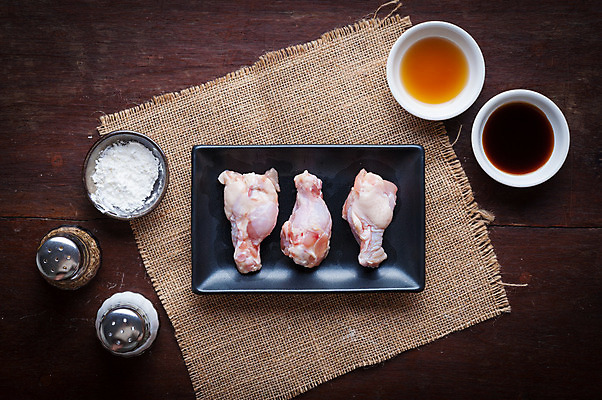 포토 JPG 해외이미지 접시 음식 백그라운드 날개 재료 태국 건강 요리 사람없음 목재 주방 식당 요리사 식사 저녁식사 치킨 중국 수확 신선 맛 연습 메뉴 준비 날것 밀가루 레시피 처음 핸드메이드 맛있는 해외202004 해외포토 나무 직업 식기 아시아 컨셉 농업 상점 가루 닭고기요리 파일형식