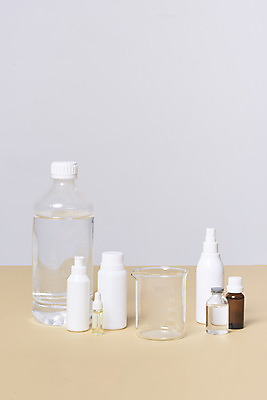 포토 JPG 스튜디오촬영 손 재료 실내 사람없음 청결 바이러스 위생 질병 사회이슈 예방 비커 만들기 감염 손씻기 폐렴 세정제 손세정제 코로나바이러스 손소독제 정제수 국내포토 컨셉 의학 모션 실험기구 내부 신체부위 물 위생용품 씻기 소독제 파일형식