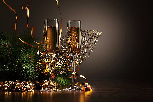 포토 JPG 해외이미지 디자인 기념일 행복 리본 음료 백그라운드 크리스마스 겨울 검은배경 새로움 기념 선물 사랑 사람없음 빛 상자 파티 축제 낭만 축하 알코올 샴페인 샴페인잔 해외202004 해외포토 계절 감정 컨셉 술잔 주류 이벤트 검은색 파일형식