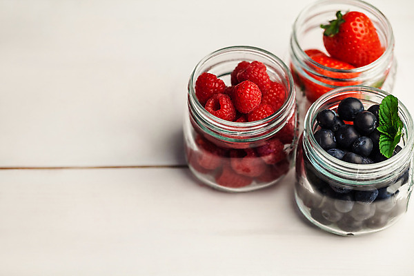 포토 JPG 해외이미지 딸기 유리병 사람없음 달콤 블루베리 산딸기 해외202004 해외포토 과일 병_용기 맛 파일형식