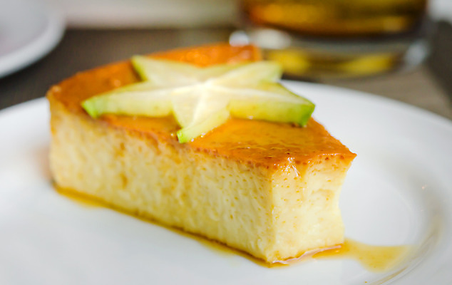 포토 JPG 해외이미지 접시 음식 과일 탁자 디저트 사람없음 갈색 노란색 흰색 달콤 크림 토핑 시럽 푸딩 바닐라 커스터드 해외202004 해외포토 식기 컬러 가구 맛 파일형식