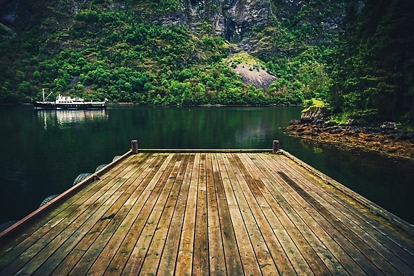 포토 JPG 해외이미지 유럽 호수 교통시설 산 노르웨이 풍경 사람없음 목재 가로 물 만 판넬 보트 갑판 스칸디나비아 해외202004 해외포토 자연요소 나무 나라 교통 배_교통 재료 시설 파일형식