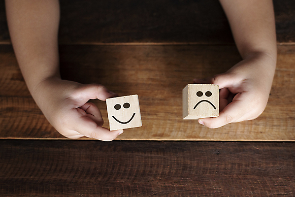 포토 JPG 해외이미지 손 행복 감정 얼굴 어린이 컨셉 비즈니스 손가락 사람없음 목재 분노 표현 잡기 체험 선택 투표 불안 고객 큐브 서비스 만족 옵션 긍정 긴장 순위 평가 의견 개발 마케팅 부정적 싫은 사용자 해외포토 나무 재료 모션 사람 신체부위 선거 파일형식 이미지허브