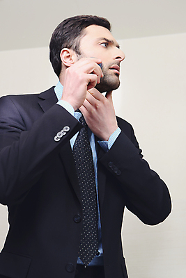 포토 JPG 해외이미지 직업 남자 회사 비즈니스 사업가 노동자 한명 정장 업무 비즈니스맨 우아함 종업원 흰배경 경영자 면도기 경영 고립 스타일 해외포토 1 옷 백그라운드 컨셉 사람 위생용품 흰색 작업 직장인 리더 파일형식 이미지허브