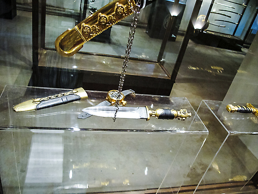 포토 JPG 해외이미지 전통 유럽 산업 무기 백그라운드 손잡이 미술 사람없음 금속 장비 골동품 칼날 중세기사 중세 역사 칼 검 극장 철 전시회 날카로움 단검 고립 복원 철강 해외포토 나라 재질 문화예술 전시 파일형식 이미지허브