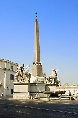 포토 JPG 해외이미지 주간 도로 유럽풍경 하늘 사람없음 야외 동상 이탈리아 기둥 로마 분수 해외포토 자연요소 건축 유럽 길 교통시설 풍경 조형물 기념물 파일형식 이미지허브