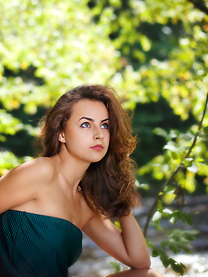 포토 JPG 해외이미지 나무 백인 1 라이프스타일 응시 공원 여자 행복 얼굴 자연 휴식 건강 한명 사람 성인 야외 초록색 여름 청춘 뷰티 머리 기쁨 숲 보케 유일 표현성 해외포토 서양인 식물 시선 계절 공공시설 감정 컬러 컨셉 생활 신체부위 생태계 파일형식 이미지허브