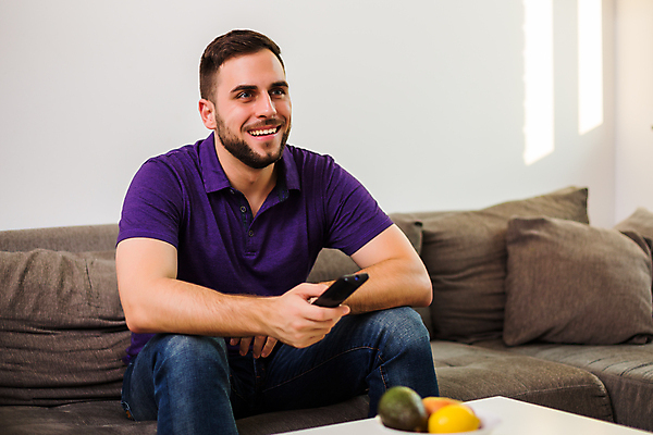 포토 JPG 해외이미지 백인 라이프스타일 응시 남자 행복 스포츠 거실 휴식 주택 실내 한명 미소 앉기 경기 성인 소파 갈색 축구 텔레비전 기쁨 게임 청바지 관찰 잡기 리모컨 영화 성인남자만 해외포토 서양인 1 시선 감정 컬러 컨셉 의자 바지 모션 놀이 문화예술 표정 사람 내부 건물 생활 전자제품 구기 남자만 성인만 파일형식 이미지허브