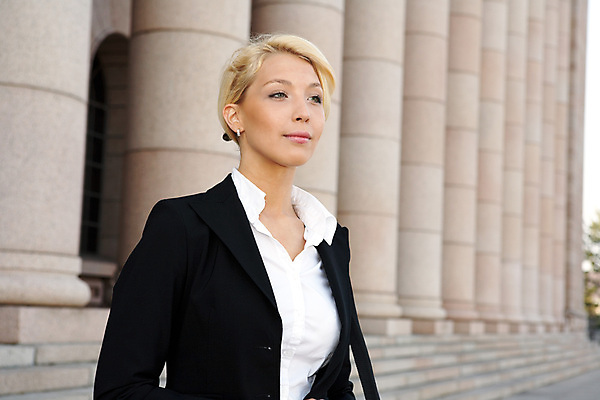 포토 JPG 해외이미지 백인 라이프스타일 외관 응시 옷 여자 생각 비즈니스 한명 사람 정장 20대 야외 건물 금발 계단 희망 자유 흰색 도시 비즈니스우먼 명상 싱글 설정 변호사 정중 혼자 해외포토 서양인 직업 1 헤어스타일 건축물 시선 감정 컬러 컨셉 청년 생활 직장인 파일형식 이미지허브