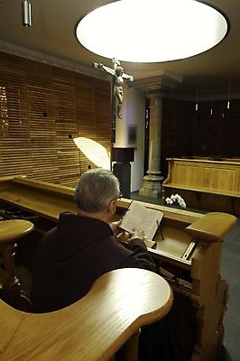 포토 JPG 해외이미지 손 남자 기독교 종교 사람없음 교회 침묵 천주교 기도 아빠 승려 집중 명상 질서 수도원 남동생 수녀원 신앙심 윤리 접기 철학 회랑 자선단체 해외포토 건축물 교육 컨셉 가족 종교건축 모션 사람 건물 신체부위 소리 예절 그룹 복도 성직자 동생 자선 파일형식 이미지허브