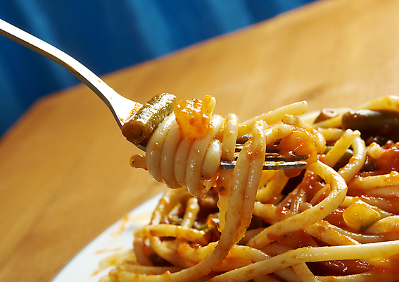 포토 JPG 해외이미지 전통 접시 음식 포크 잎 토마토 채소 부분 파스타 파슬리 육류 요리 사람없음 빨간색 초록색 식당 식사 저녁식사 이탈리아 흰색 고명 클래식 닫기 맛 허브 향신료 국수 점심식사 볼로냐 맛있는 해외포토 식물 식기 유럽 컬러 컨셉 식재료 모션 서양음식 상점 면류 향미료 파일형식 이미지허브