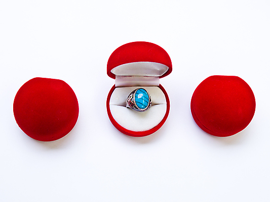 포토 JPG 해외이미지 기념일 결혼 결혼식 발렌타인데이 선물 사람없음 장식 빨간색 상자 우주 낭만 하트 축하 반지 오픈 원형 고급 우아함 컨테이너 보석 심볼 흰배경 다이아몬드 약혼 보물 고립 터키석 통일 해외포토 모양 도형 산업 컬러 백그라운드 컨셉 장신구 데이이벤트 이벤트 흰색 광석 약속 파일형식 이미지허브