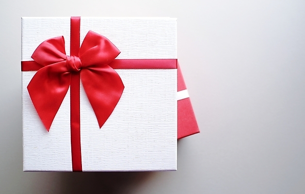 포토 JPG 해외이미지 리본 실내 사람없음 선물상자 하이앵글 쌓기 흰배경 카피스페이스 해외포토 뷰포인트 백그라운드 모션 선물 내부 상자 공백 흰색 파일형식 이미지허브