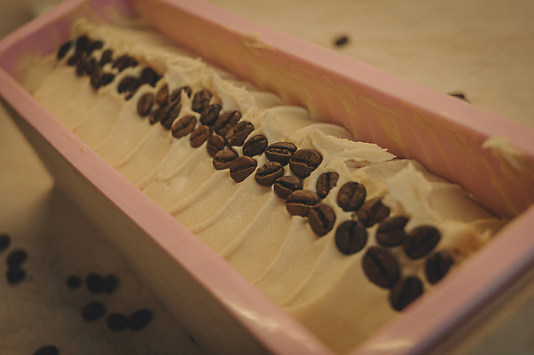 포토 JPG 해외이미지 라이프스타일 비즈니스 재료 창조 취미 사람없음 장식 가로 건강관리 화장품 장비 원두 작업실 상품 컨테이너 플라스틱 피부관리 준비 질감 서식 향기 만들기 아로마 비누 해결 수공예 방법 섞기 위생관리 핸드메이드 카피스페이스 중소기업 해외포토 산업 커피 회사 모션 재질 건강 관리 생활 위생용품 뷰티 공백 공예 냄새 파일형식 이미지허브