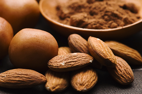 포토 JPG 해외이미지 그릇 재료 감자 요리 근접촬영 사람없음 초콜릿 달콤 아몬드 코코아가루 해외포토 식기 뷰포인트 채소 디저트 견과류 맛 가루 파일형식 이미지허브