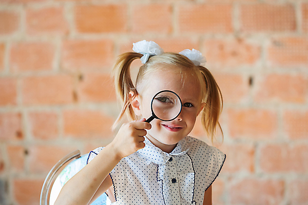 포토 JPG 해외이미지 백인 학생 응시 여학생 교육 행복 초등학생 어린이 컨셉 유니폼 교실 돋보기 실내 초등학교 한명 서기 미소 사람 가로 학습 컬러풀 금발 신학기 시작 포니테일 지능 해외포토 서양인 1 헤어스타일 시선 옷 여자 감정 컬러 학교 모션 표정 내부 파일형식 이미지허브