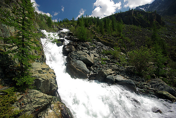 포토 JPG 해외이미지 나무 구름 계절 여행 자연 하늘 산 파노라마 이끼 풍경 사람없음 야외 목재 초록색 물 여름 파란색 강 햇빛 뷰티 환경 계곡 맑음 침묵 봄 폭포 흐름 바위 신선 개울 숲 위험 언덕 내추럴 삼림지대 생태학 시베리아 해외포토 자연요소 식물 교육 컬러 컨셉 재료 날씨 촬영기법 태양 소리 돌_바위 생태계 파일형식 이미지허브