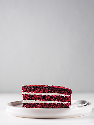 포토 JPG 해외이미지 접시 실내 사람없음 한개 숟가락 조각케이크 흰배경 레드벨벳 해외포토 1 식기 백그라운드 디저트 수저 내부 케이크 흰색 파일형식 이미지허브