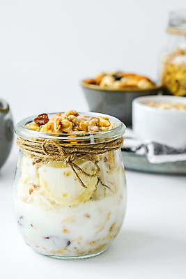 포토 JPG 해외이미지 실내 사람없음 아웃포커스 흰배경 요거트 오트밀 그래놀라 그릭요거트 해외포토 음식 백그라운드 유제품 촬영기법 내부 흰색 파일형식 귀리 이미지허브