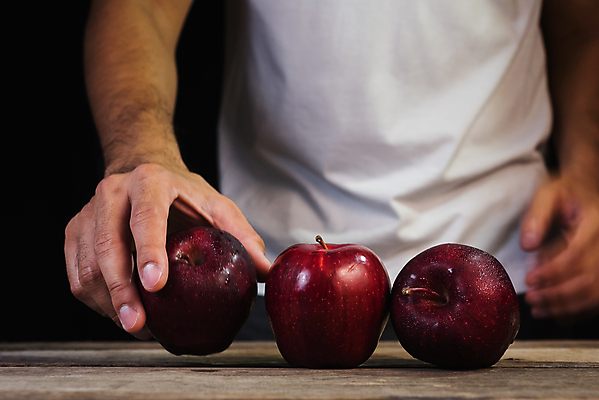 포토 JPG 해외이미지 라이프스타일 손 음식 백그라운드 컨셉 농업 다이어트 채소 과일 재료 자연 탁자 건강 사람없음 목재 빨간색 초록색 수확 흰색 신선 잡기 그룹 달콤 맛 사과 먹기 오브젝트 유기농 날것 내추럴 고립 숙성 채식주의자 해외포토 나무 웰빙 산업 컬러 가구 모션 생활 신체부위 생태계 채식 파일형식 이미지허브