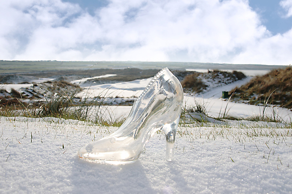 포토 JPG 해외이미지 음료 결혼 신발 겨울 골프 상상 유리 동화 슬리퍼 요정 이야기 사랑 서기 사람없음 초록색 파란색 유행 냉동 희망 꿈 추위 흰색 투명 화려 강의 크리스탈 싱글 서리 공상 마법 고립 양발 해외포토 계절 감정 컬러 컨셉 모션 재질 이벤트 구기 광석 파일형식 이미지허브