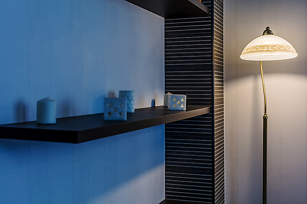 포토 JPG 해외이미지 1 디자인 벽 가구 침구 벽지 탁자 호텔 휴식 아파트 주택 실내 따뜻함 사람없음 내부 목재 장식 빛 어둠 침실 방 흰색 램프 잠 고급 우아함 야간 복고 리빙 스타일 안락 해외포토 자연요소 나무 컬러 생활용품 컨셉 재료 숙소 조명 건물 파일형식 이미지허브