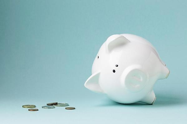 포토 JPG 해외이미지 실내 사람없음 금융 경제 동전 돼지저금통 파란배경 넘어짐 해외포토 백그라운드 돈 모션 내부 파란색 저금통 파일형식 이미지허브