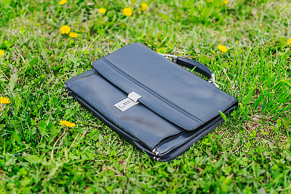 포토 JPG 해외이미지 직업 공원 지구 여행 돈 서류가방 가방 비즈니스 포장 잔디 사람없음 여름 금융 사무실 여행가방 검은색 짐 업무 오염 재산 클래식 고급 우아함 보호 폐기물 가죽 개성 수납 변호사 고립 구식 사생활 적자 외교관 스타일 해외포토 식물 잡화 계절 공공시설 컬러 컨셉 경제 작업 쓰레기 파일형식 이미지허브