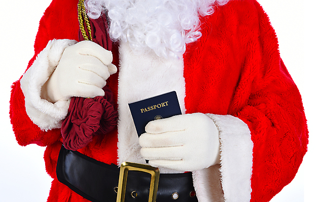 포토 JPG 해외이미지 계절 노년 남자 여행 장갑 크리스마스 가방 휴가 수염 털 실내 관리 한명 산타클로스 벨트 흰색 잡기 어깨 흰배경 여권 몸통 클라우스 해외포토 1 잡화 기념일 컬러 백그라운드 모션 사람 성인 내부 신체부위 파일형식 이미지허브