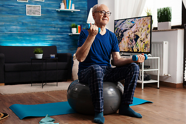 포토 JPG 해외이미지 전신 라이프스타일 노년 남자 거실 건강 한명 들기 앉기 옆모습 운동복 운동 아령 매트 잡기 짐볼 집중 헬스밴드 노인남자한명만 해외포토 1 옷 뷰포인트 컨셉 모션 사람 성인 생활 남자한명만 노인남자만 파일형식 이미지허브