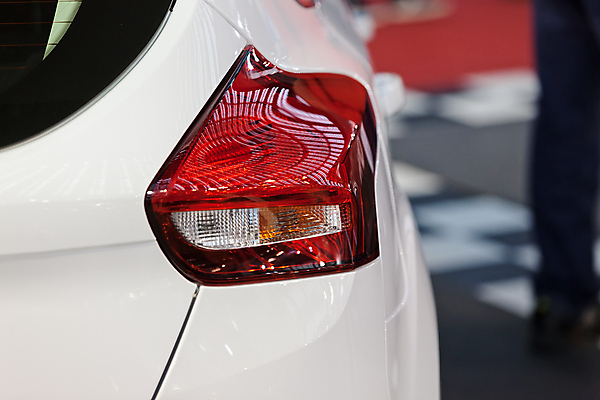 포토 JPG 해외이미지 모델 디자인 도로 부분 교통시설 자동차 새로움 사람없음 빨간색 빛 금속 장비 운전 오토바이 램프 고급 브레이크 묘사 꼬리 잡종 자동 스타일 주도 해외포토 길 육상교통 컬러 교통 컨셉 모션 재질 조명 바이크 예절 시설 파일형식 이미지허브