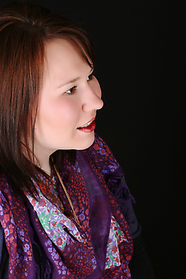 포토 JPG 해외이미지 백인 모델 여자 행복 얼굴 포즈 장신구 갈색머리 한명 미소 사람 성인 10대 청춘 뷰티 머리 유행 검은색 표현 달콤 큼 플러스 보석 비만 피부 순수 슛 치수 내추럴 결백 특징 해외포토 서양인 1 헤어스타일 기호 감정 컬러 컨셉 청소년 표정 신체부위 맛 크기 광석 몸매 파일형식 이미지허브