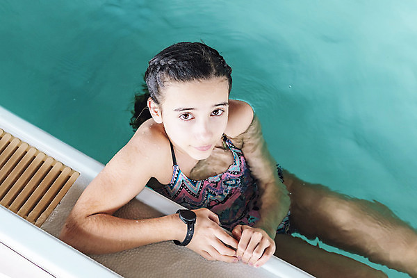 포토 JPG 해외이미지 라이프스타일 행복 얼굴 어린이 스포츠 포즈 가족 놀이 휴가 휴식 건강 그림자 한명 사람 물 파란색 빛 운동 반사 수중 수영 유치원 기쁨 젖음 잠수부 아래 다이빙 해외포토 자연요소 1 교육 감정 컬러 컨셉 관계 생활 신체부위 수상스포츠 전문직 방향 위치 수중스포츠 파일형식 이미지허브