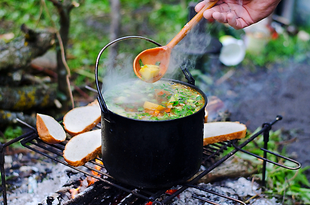 포토 JPG 해외이미지 라이프스타일 손 음식 여행 가족 자연 불 불꽃 건강 요리 사람없음 야외 목재 여름 소풍 여행객 금속 숟가락 저녁식사 캠핑 하이킹 뜨거움 수프 냄비 더위 수증기 숲 장작 준비 내추럴 점심식사 끓이기 재 해외포토 자연요소 나무 계절 재료 관계 모션 재질 레저 날씨 수저 사람 생활 신체부위 야외활동 식사 솥 생태계 파일형식 이미지허브