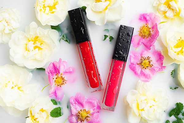 포토 JPG 해외이미지 스튜디오촬영 꽃 사람없음 립스틱 물방울 미용용품 오브젝트 립글로스 틴트 해외포토 식물 실내 화장품 파일형식 이미지허브