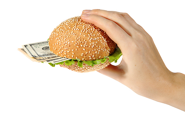 포토 JPG 해외이미지 손 종이 음식 빵 지폐 돈 비즈니스 주택 샌드위치 사람없음 초록색 금융 달러 동전 샐러드 햄버거 뜨거움 변화 상추 먹기 고립 해외포토 컬러 컨셉 채소 모션 패스트푸드 건물 신체부위 경제 재산 파일형식 이미지허브