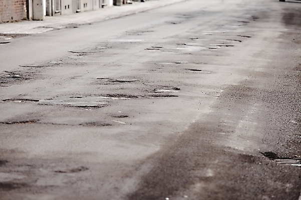 포토 JPG 해외이미지 도로 백그라운드 교통시설 자동차 표면 거리 사람없음 달리기 어둠 손상 운전 가을 도시 구멍 거친 보행로 균열 닫기 가난 아스팔트 질감 타운 유지 나쁜 썩음 옛날 울퉁불퉁 잘못 해외포토 계절 길 육상교통 교통 컨셉 모션 시설 파일형식 이미지허브