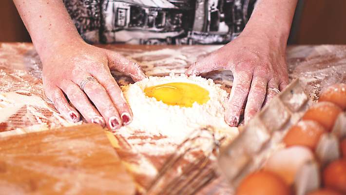 포토 JPG 해외이미지 백인 손 음식 빵 크리스마스 탁자 디저트 부활절 파스타 스파게티 관리 요리 사람없음 쿠키 케이크 주방 식당 요리사 검은색 식사 빵집 우유 시골 떨어짐 아침식사 가루 시리얼 굽기 준비 주부 반죽 만들기 밀가루 머핀 레시피 성분 흙더미 덩어리 깨짐 영양분 음식준비 이스트 제빵사 페스츄리 해외포토 서양인 직업 기념일 컬러 가구 컨셉 모션 유제품 서양음식 신체부위 상점 흙 구이 파일형식 더미 이미지허브