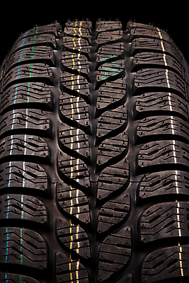 포토 JPG 해외이미지 겨울 패턴 자동차 새로움 사람없음 검은색 바퀴 닫기 질감 타이어 고무 해외포토 계절 육상교통 컬러 컨셉 무늬 모션 파일형식 이미지허브